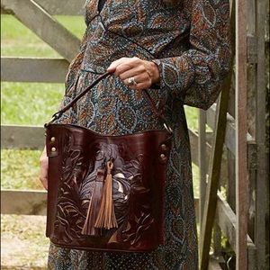 Cut Out Tooling Collection Otavia Bucket Bag and matching wallet- British Tan